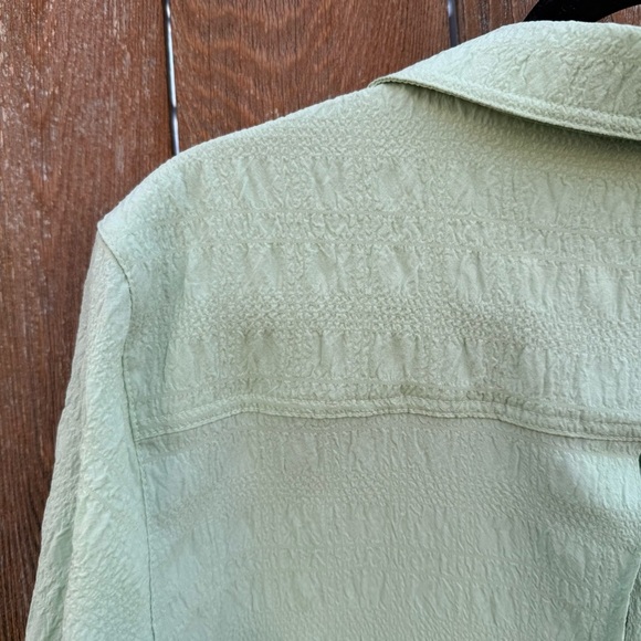 MULTIPLES Women’s Light Green Textured Button Down Tunic Top Shirt Size Medium - Picture 10 of 11